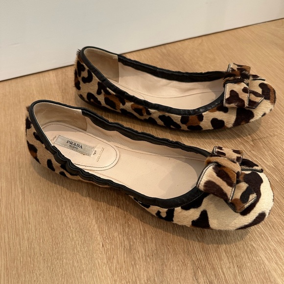 Prada leopard cheetah print calf hair ballet flats with bow size 39.5 / 9.5 - Picture 2 of 3